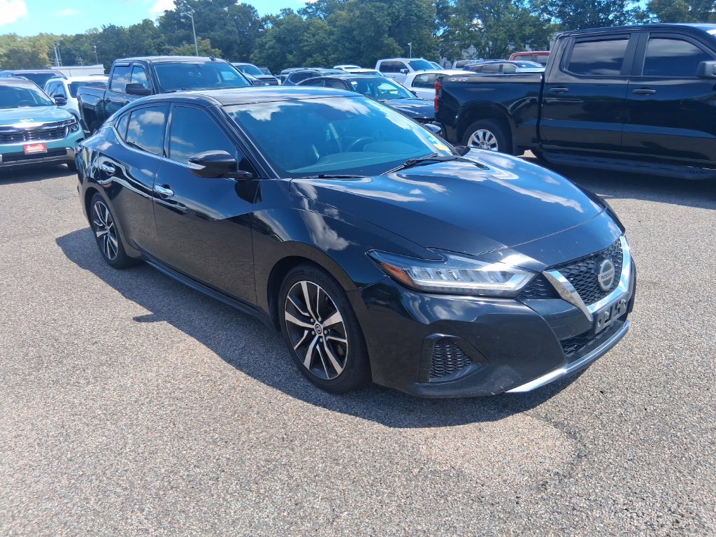 Used 2021 Black Nissan SV image 3