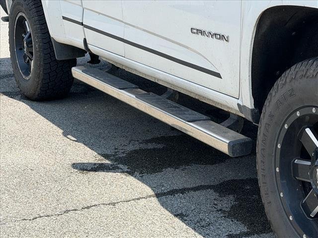 Used 2016 Summit White GMC 4WD SLE image 7