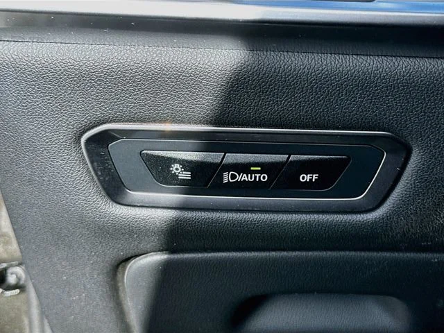 Used 2025 Green BMW xDrive40i image 10