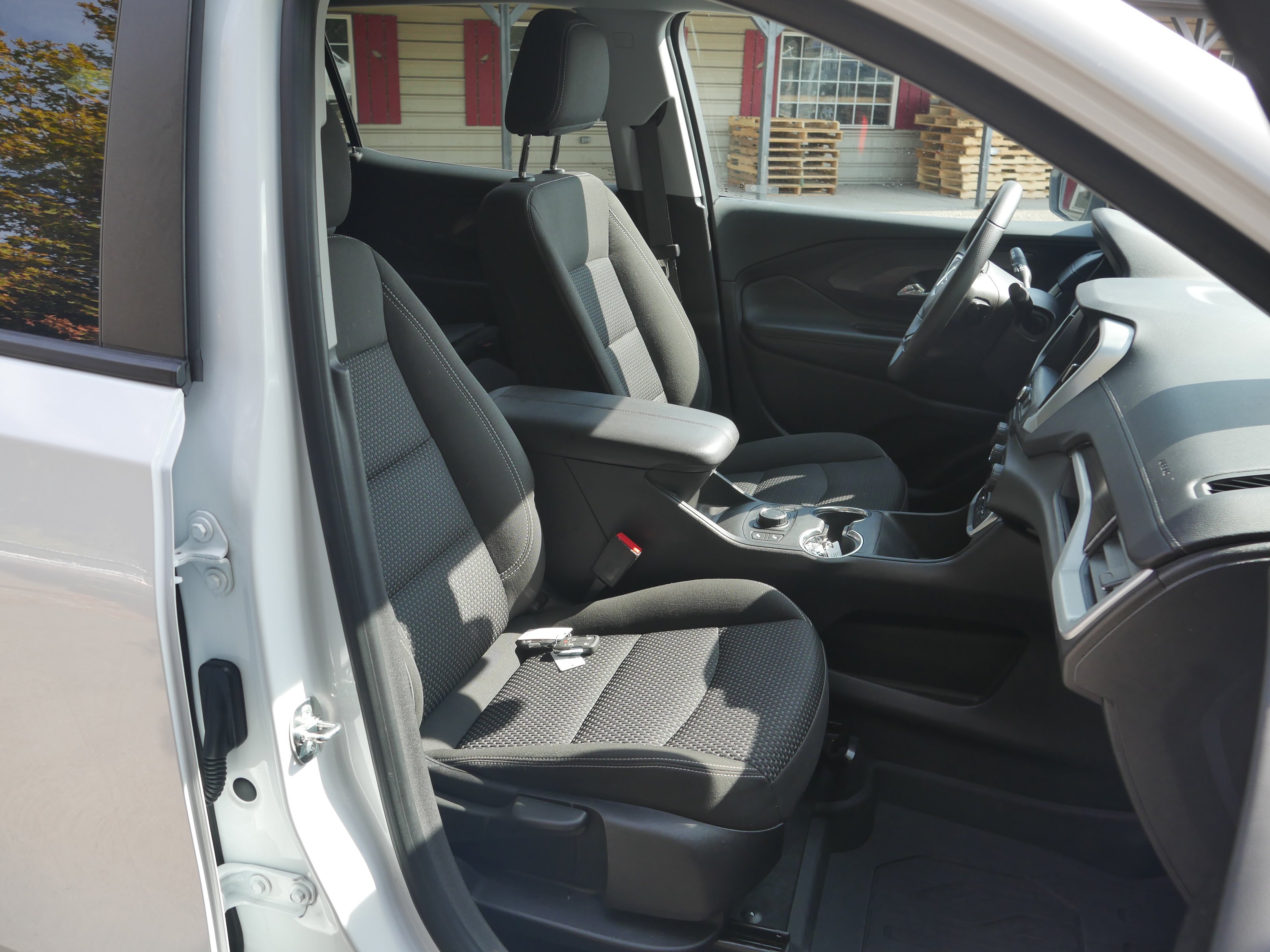 Used 2024 Summit White GMC SLE image 29