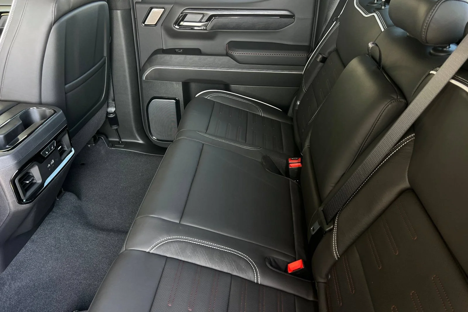 2026 GMC Sierra 1500 AT4X - Photo 9