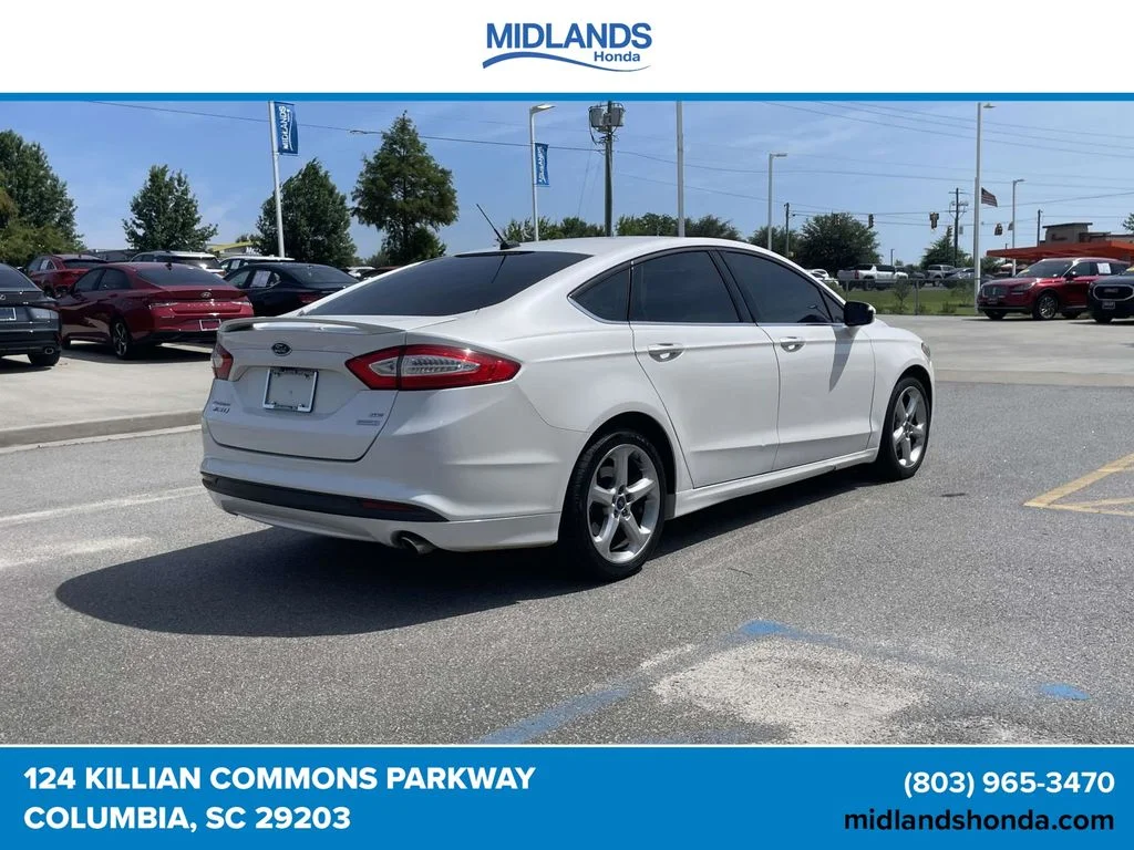 Used 2016 White Platinum Clearcoat Metallic Ford SE image 6