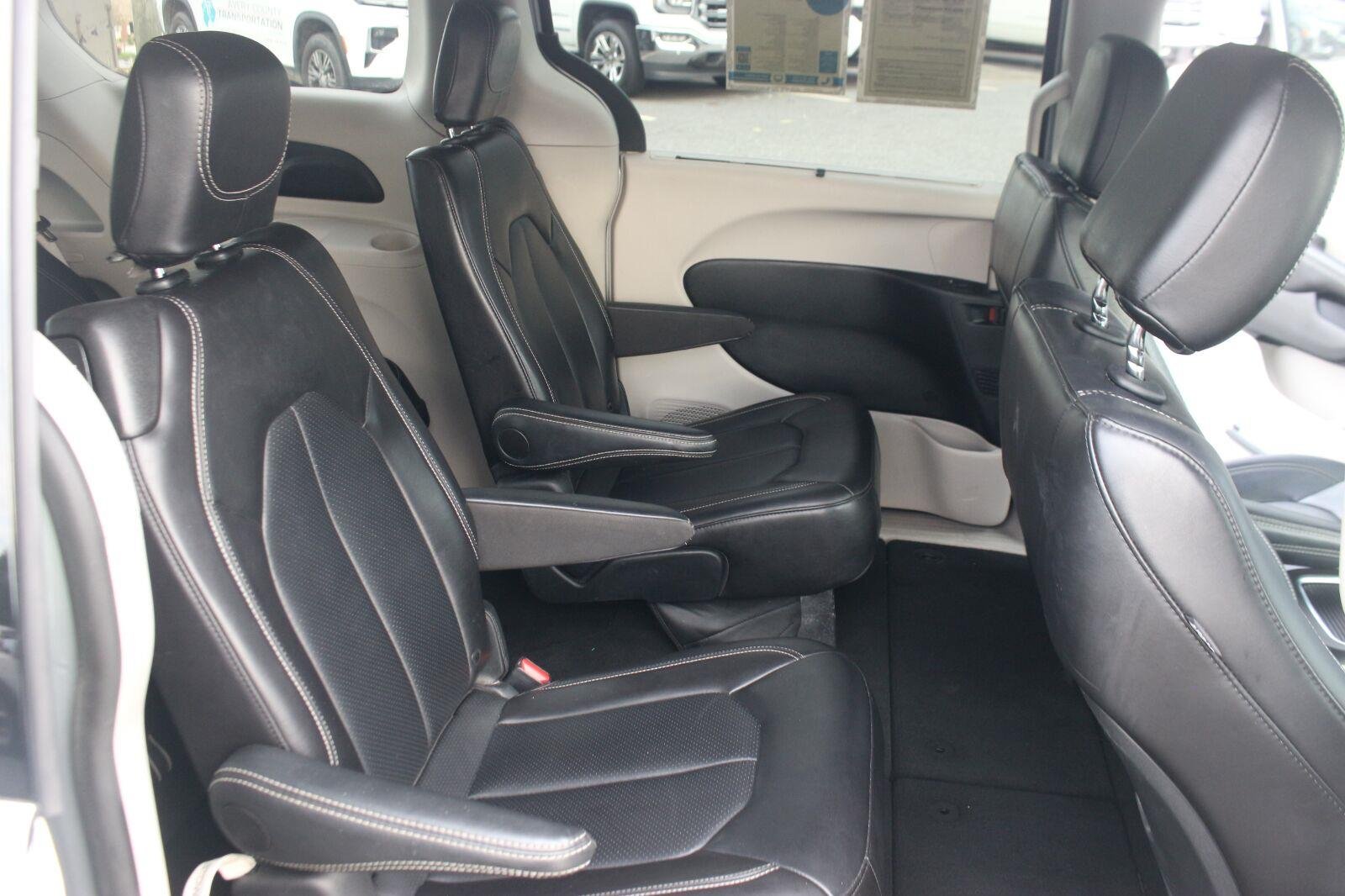 Used 2024 Silver Chrysler Touring L image 34