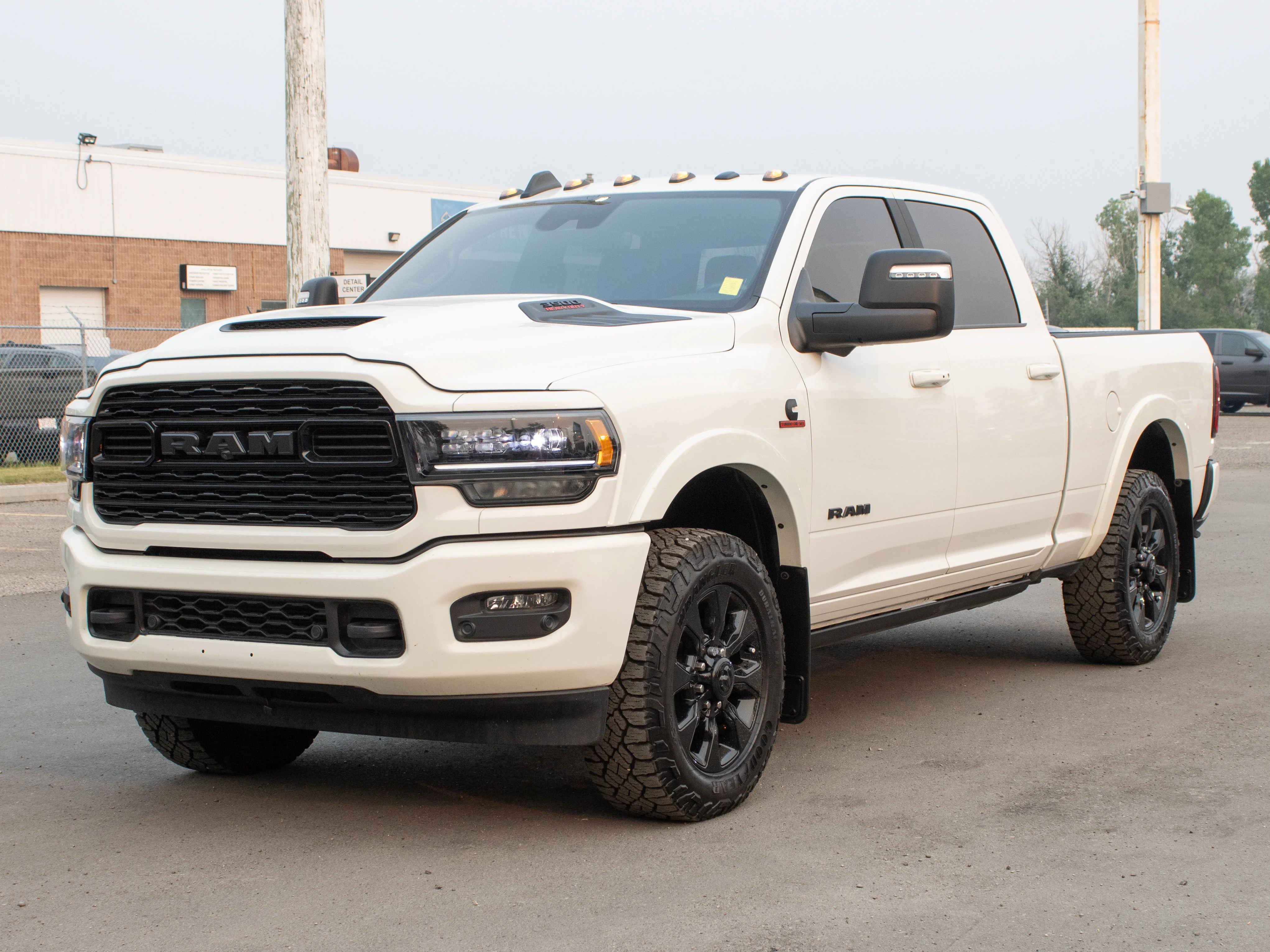 Used 2024 White RAM Limited* Night Edition 4x4 | 6.7L Cummins | Heated & Ventilated Seats | Sunroof | 5th Wheel Prep image 12