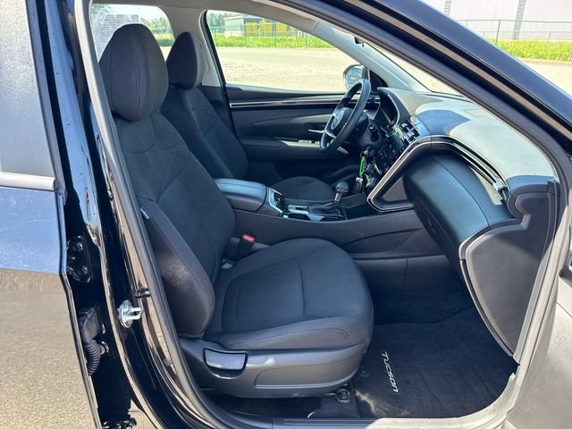 Used 2024 Black Pearl Hyundai SE image 9