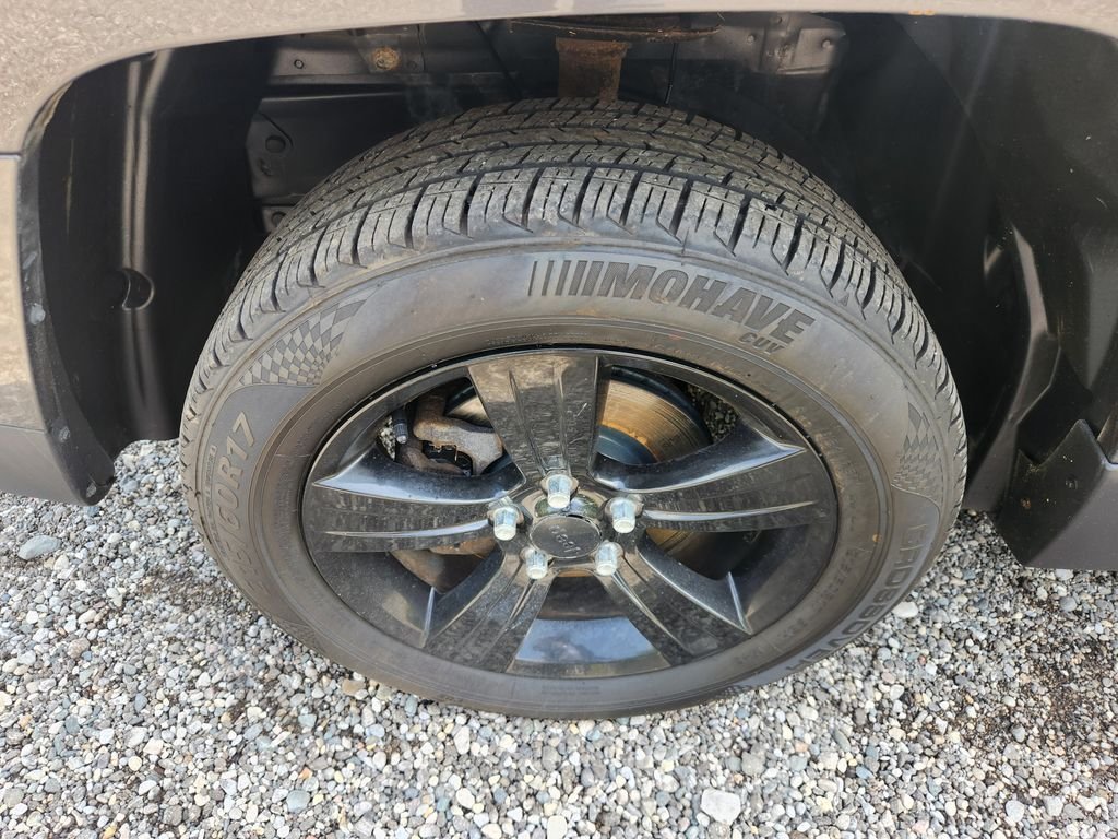 Used 2015 Gray Jeep Sport image 22