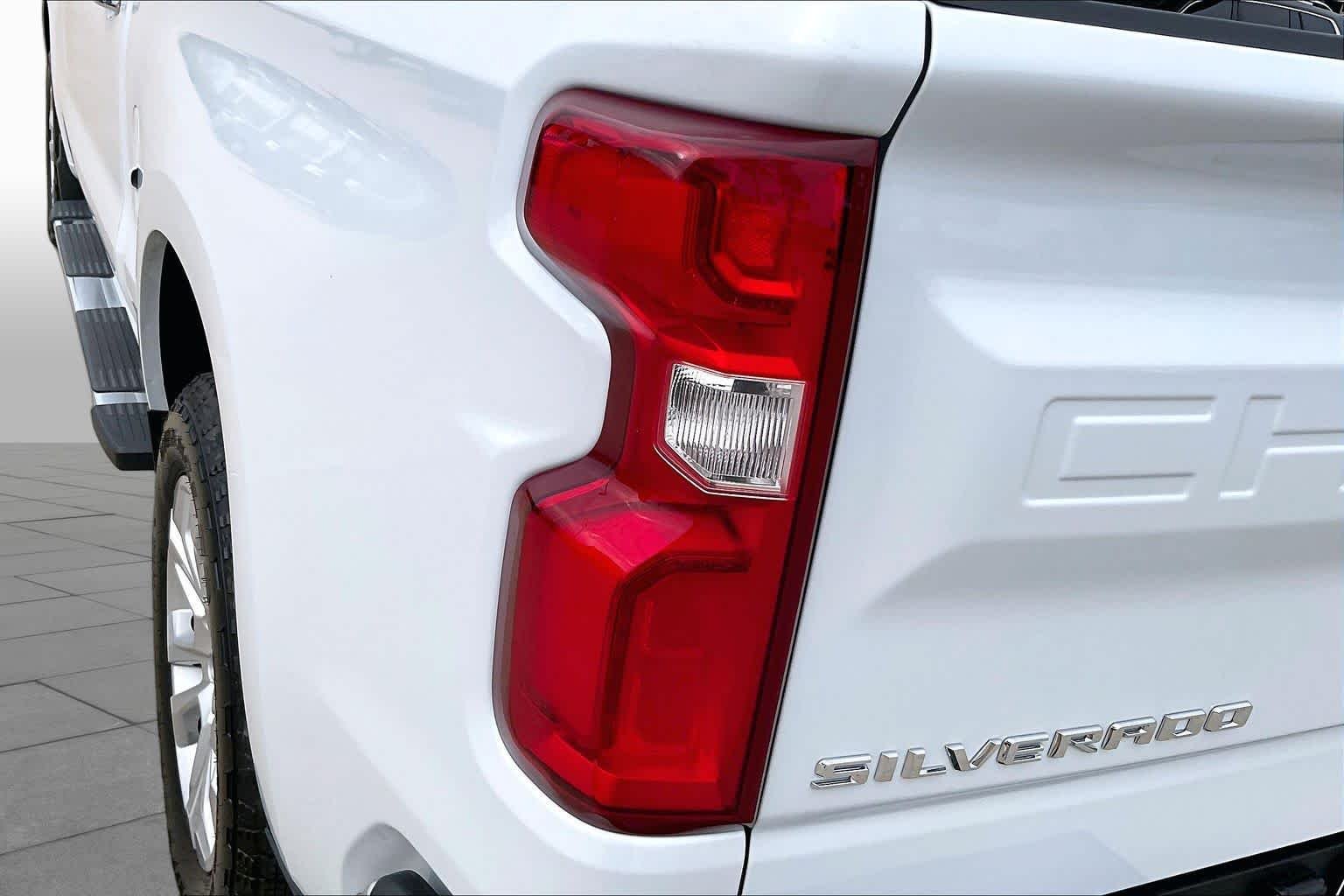 Used 2026 Polar White Tricoat Chevrolet LTZ image 28