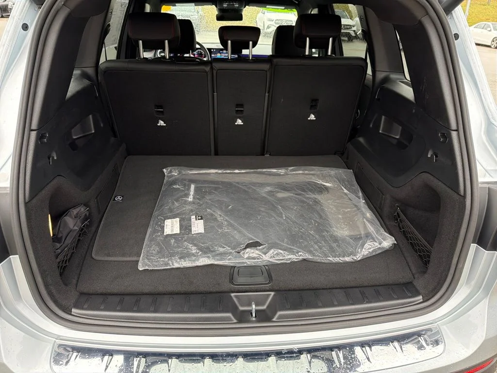 Used 2025 Silver Mercedes-Benz GLB 250 image 23