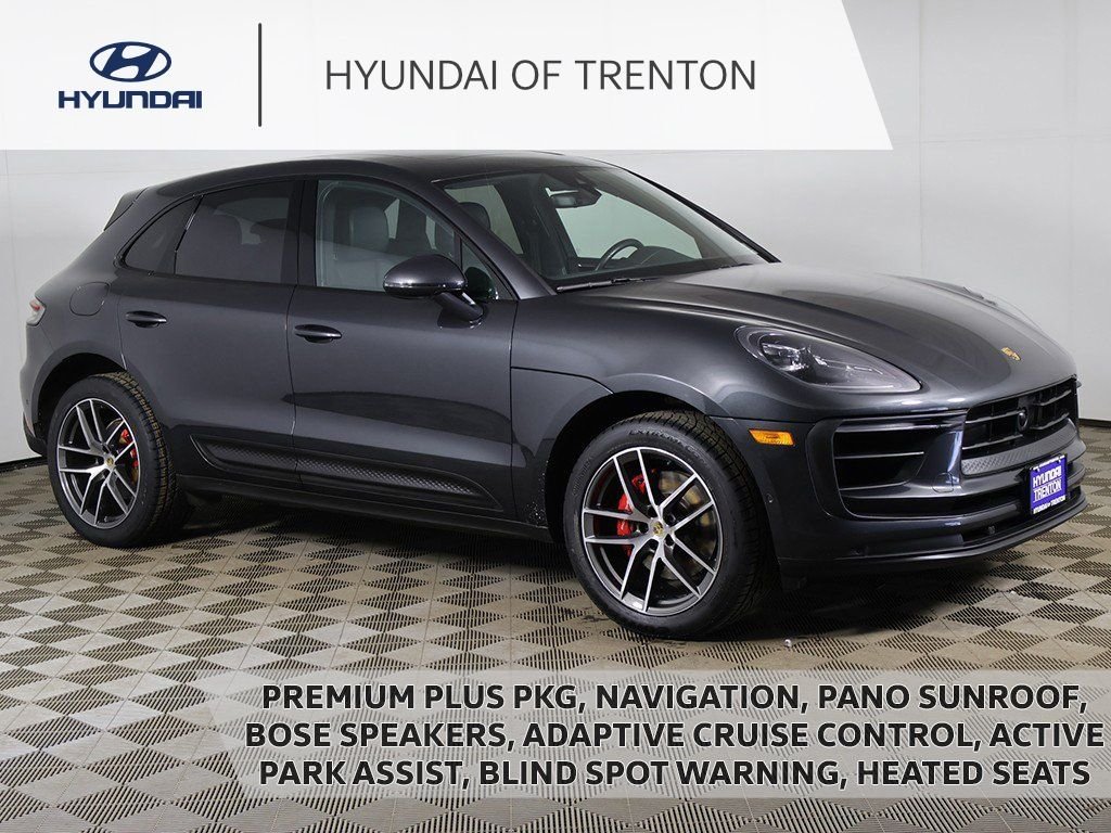 2023 Porsche Macan S's photo