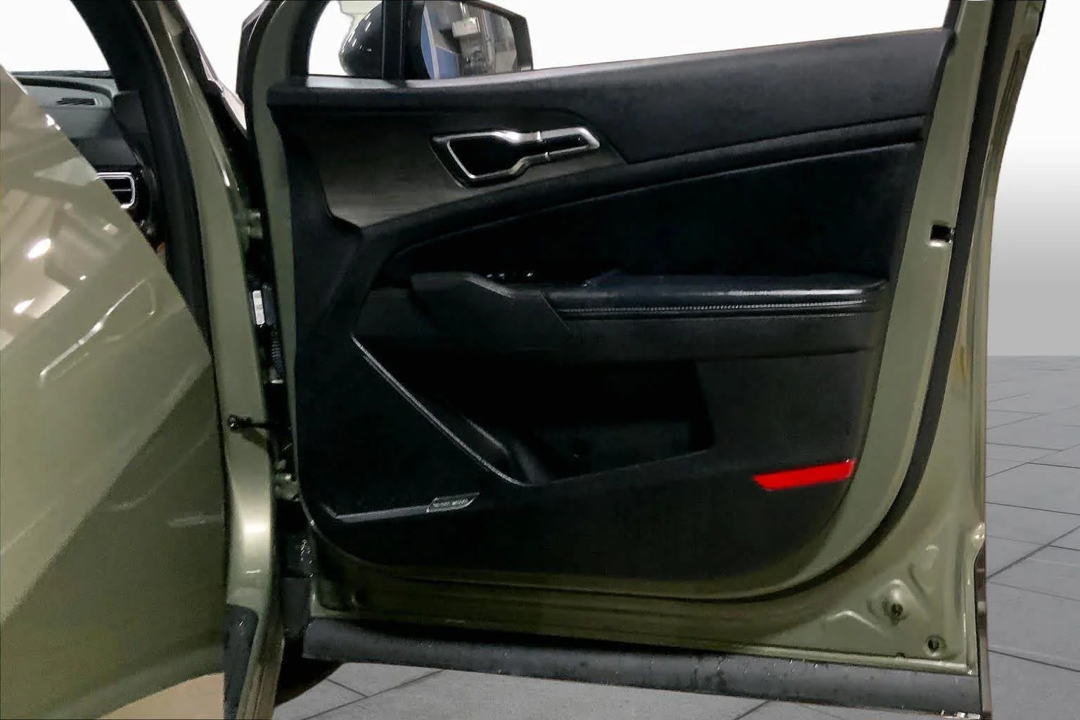 Used 2025 Jungle Green Kia X-Line Prestige image 23
