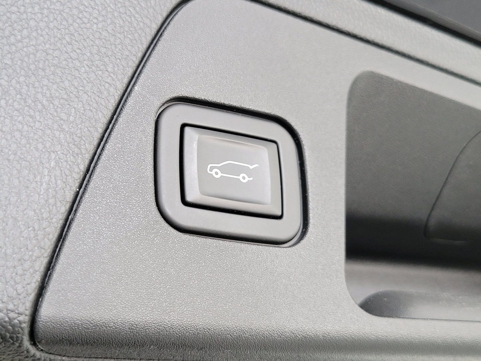 Used 2020 Blue Buick Essence image 33