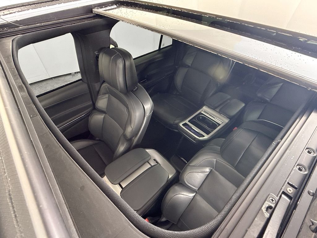 Used 2025 Gray Mist Metallic Tri-Coat Lincoln Reserve image 3