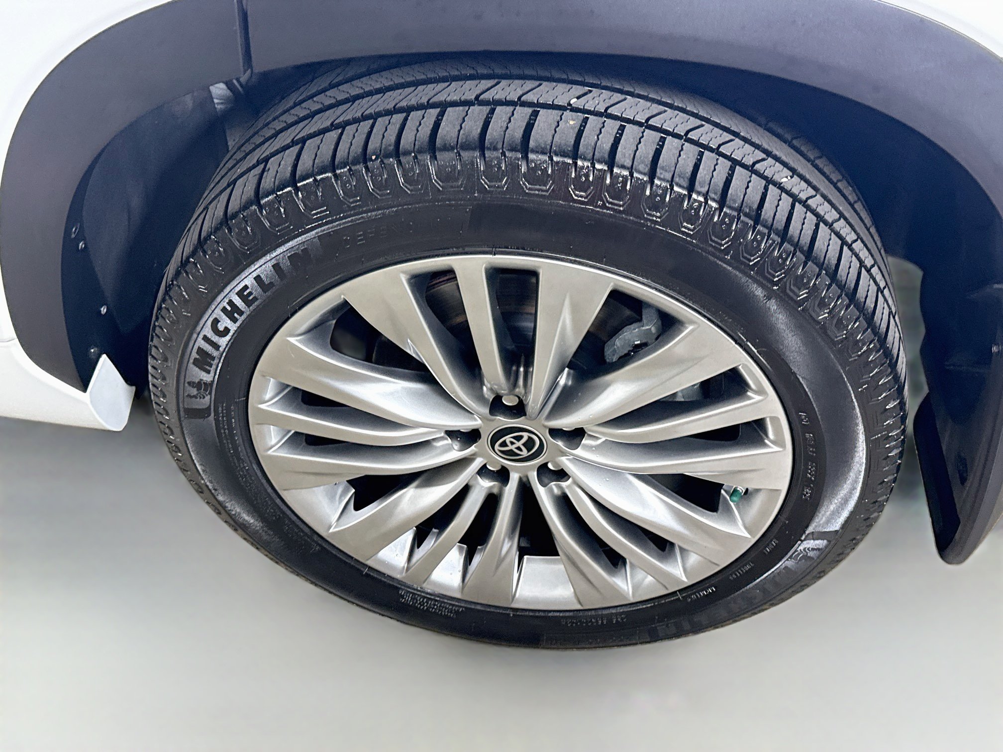 Used 2022 Wind Chill Pearl Toyota Platinum image 33