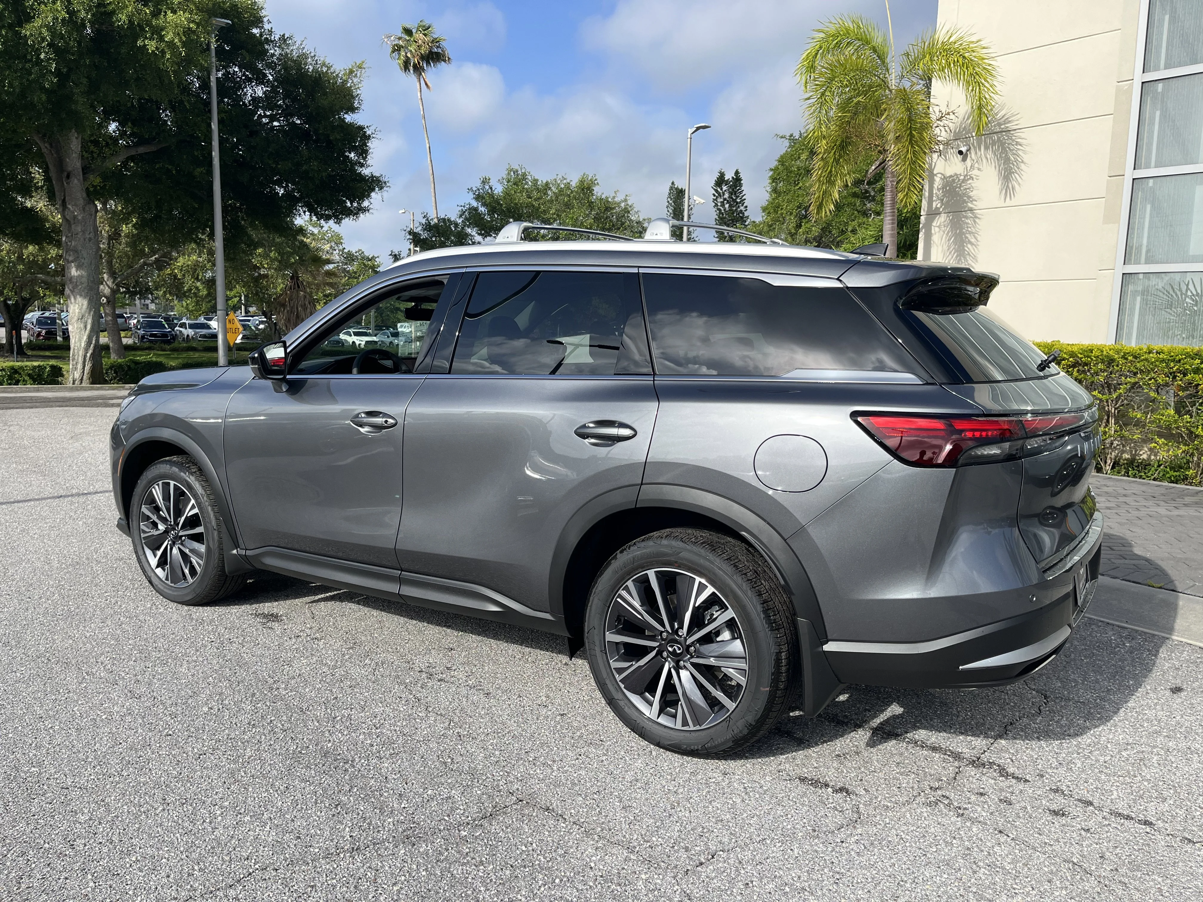 New 2027 Graphite Shadow INFINITI LUXE image 3