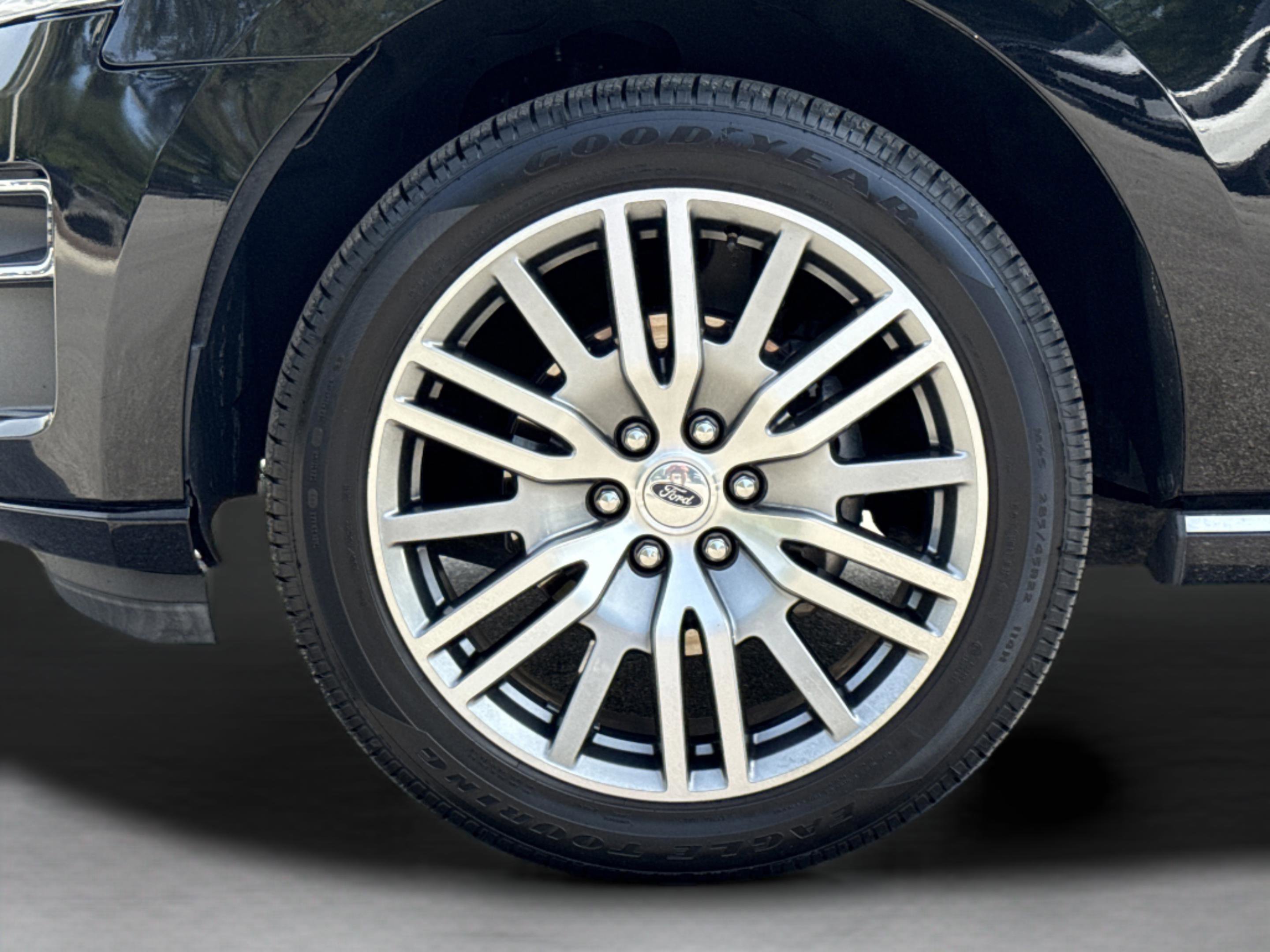 Used 2022 Black Metallic Ford Platinum image 37