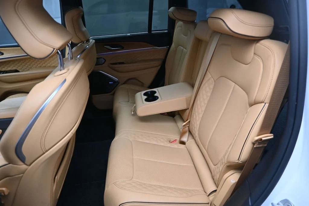 Used 2023 White Jeep Summit Reserve 4xe image 19