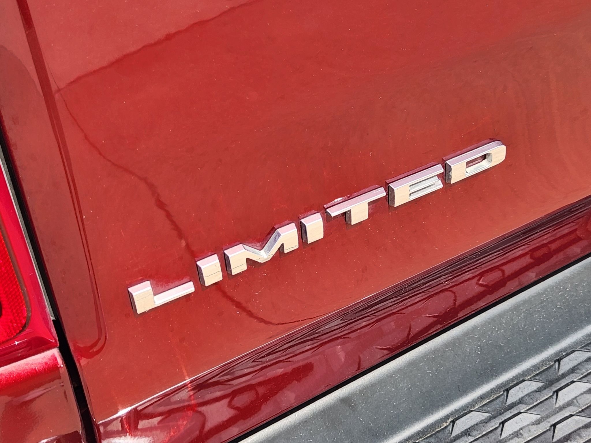 Used 2021 Delmonico Red Pearlcoat Ram Limited image 14