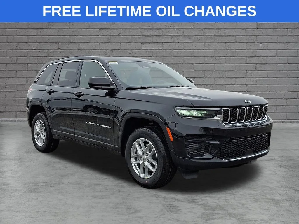 New 2026 Diamond Black Crystal Pearlcoat Jeep Laredo X image 1