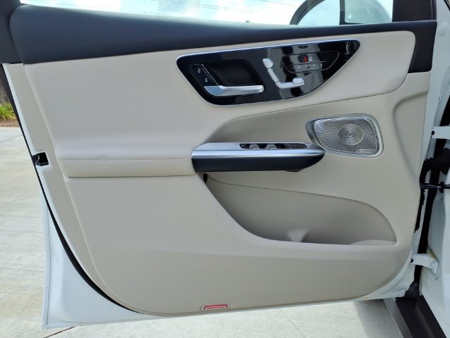 New 2027 White Mercedes-Benz GLC 300 image 12