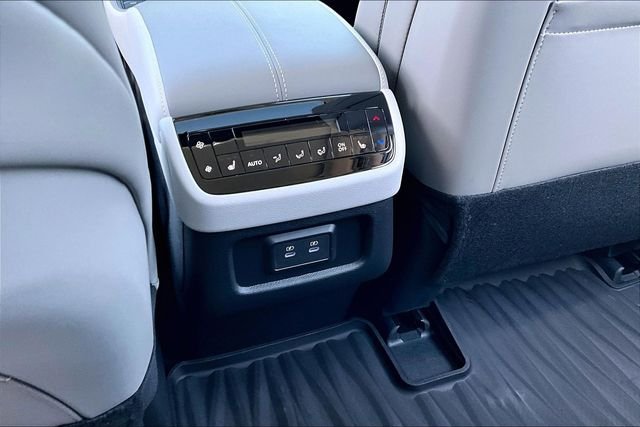 New 2027 RADIANT WHITE INFINITI LUXE image 34