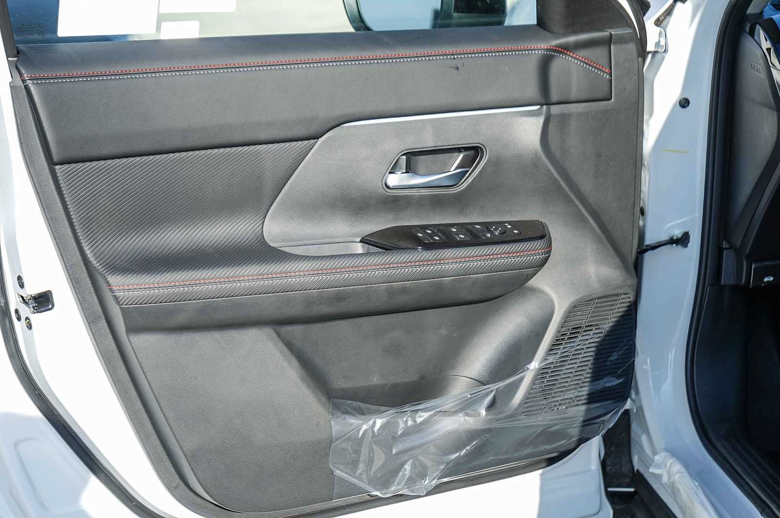 New 2027 Canyon Bronze Metallic Nissan SR image 33