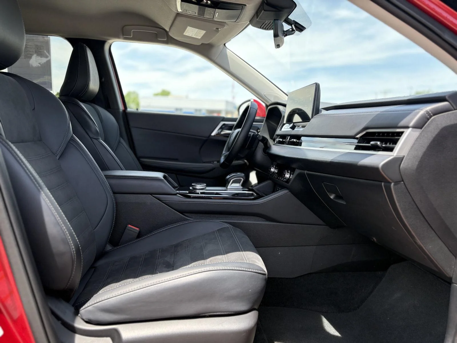 2025 Mitsubishi Outlander SE - Photo 17