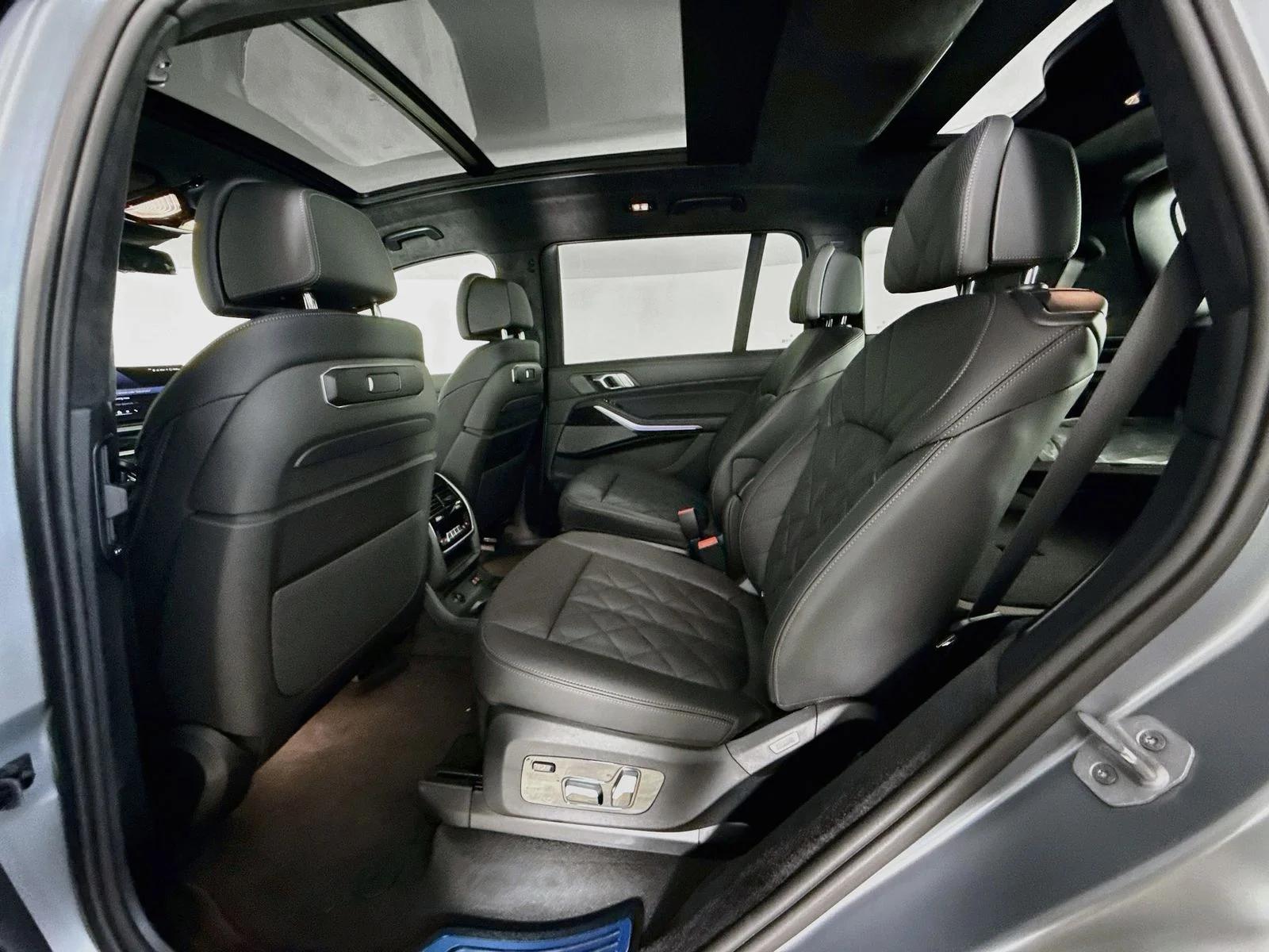 New 2027 Frozen Pure Grey Metallic BMW xDrive40i image 26