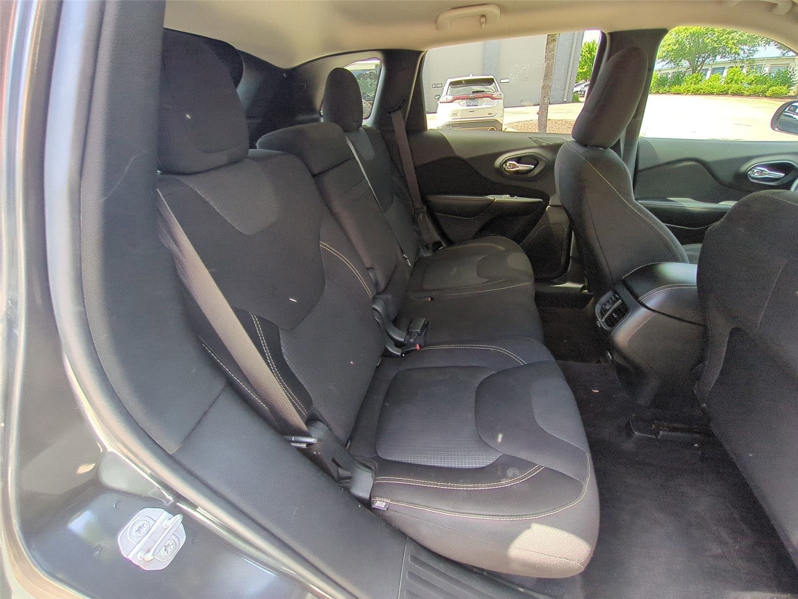 Used 2016 Granite Crystal Metallic Clearcoat Jeep Latitude image 33