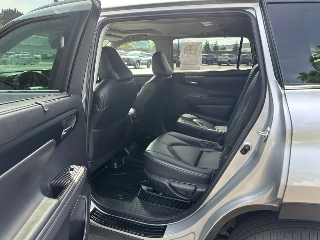 Used 2023 Silver Toyota XLE image 14