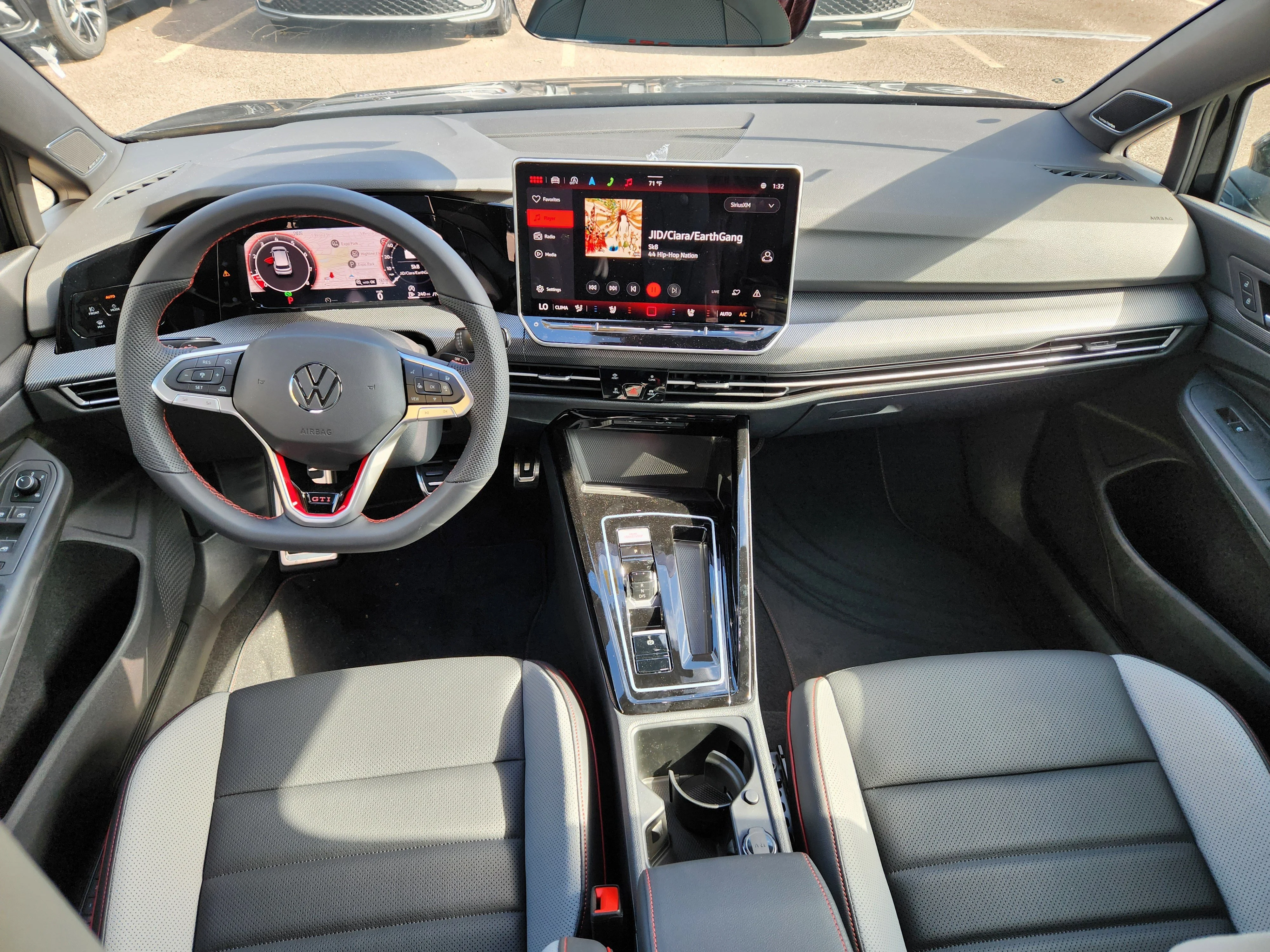 2025 Volkswagen Golf GTI SE - Photo 10