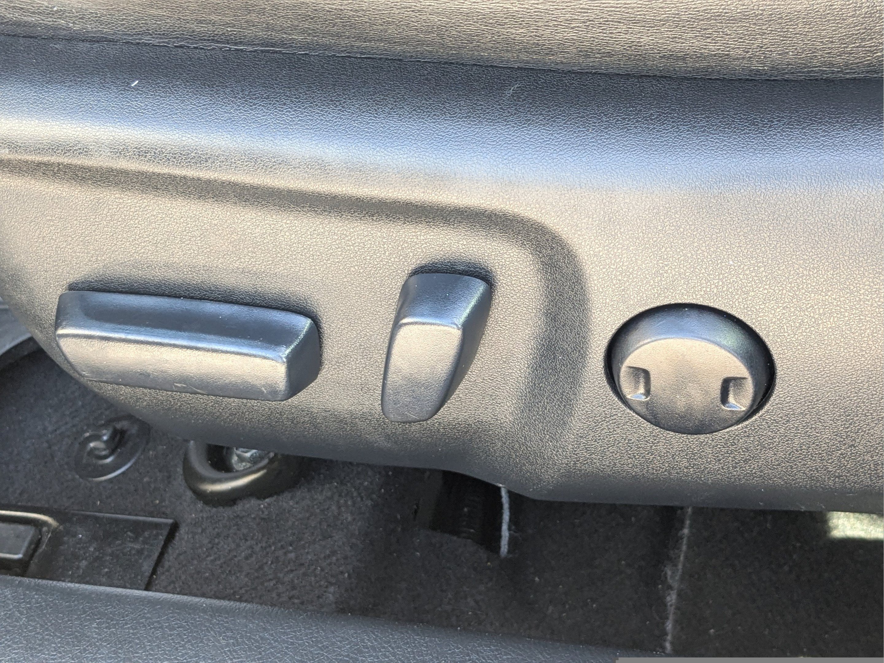 2014 Toyota Camry SE - Photo 20