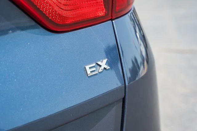 Used 2018 Blue Kia EX image 8