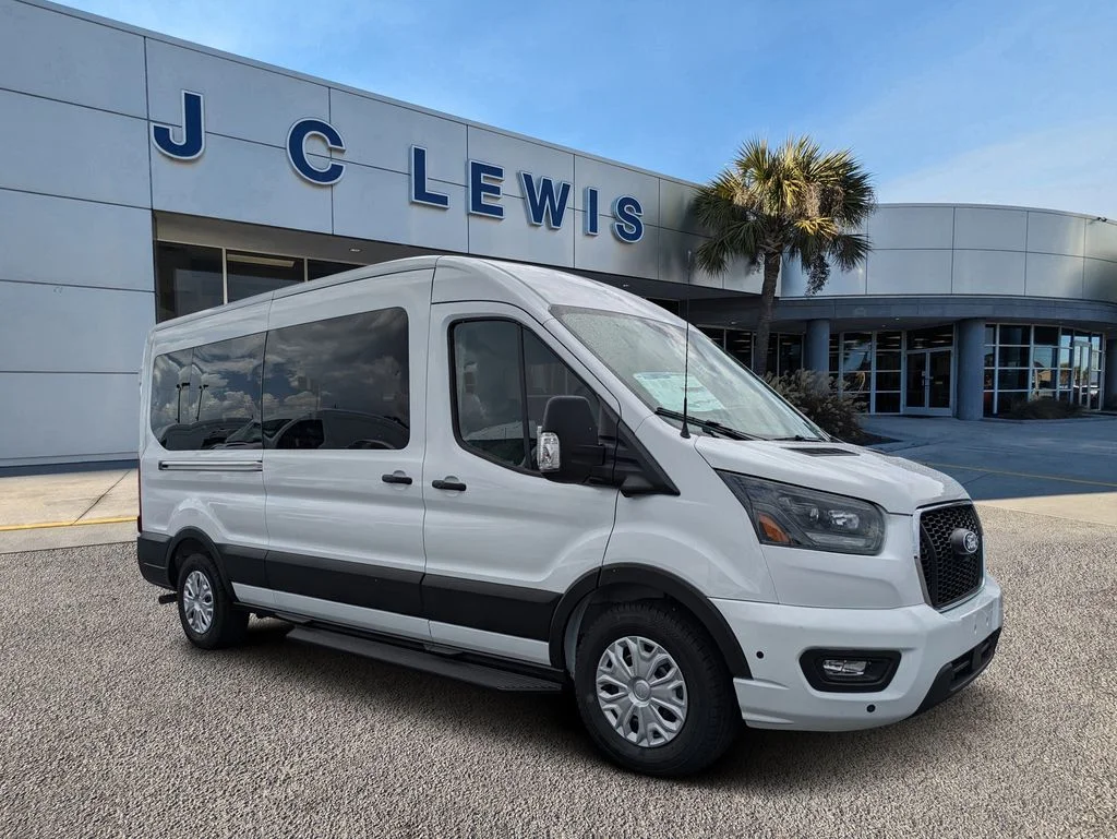 New 2026 Oxford White Ford XLT image 1