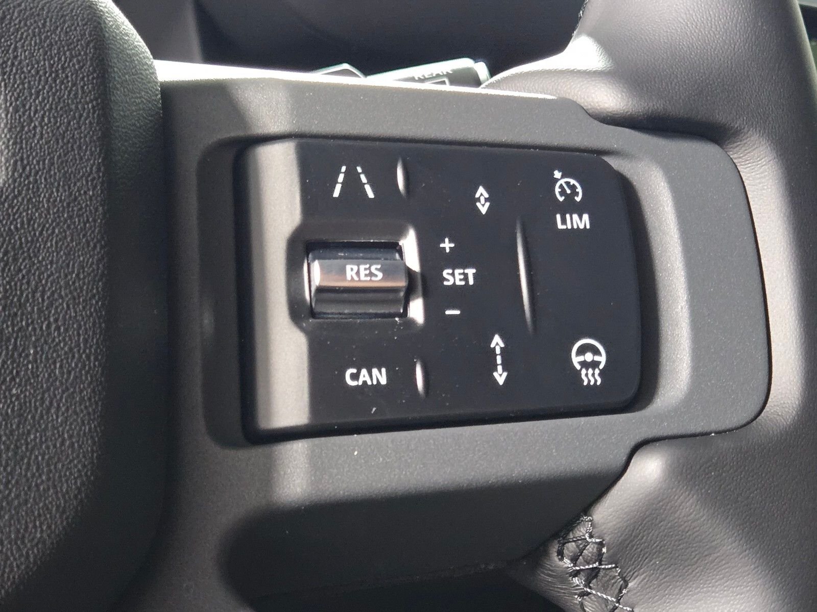 New 2026 Woolstone Green Land Rover X-Dynamic SE image 26