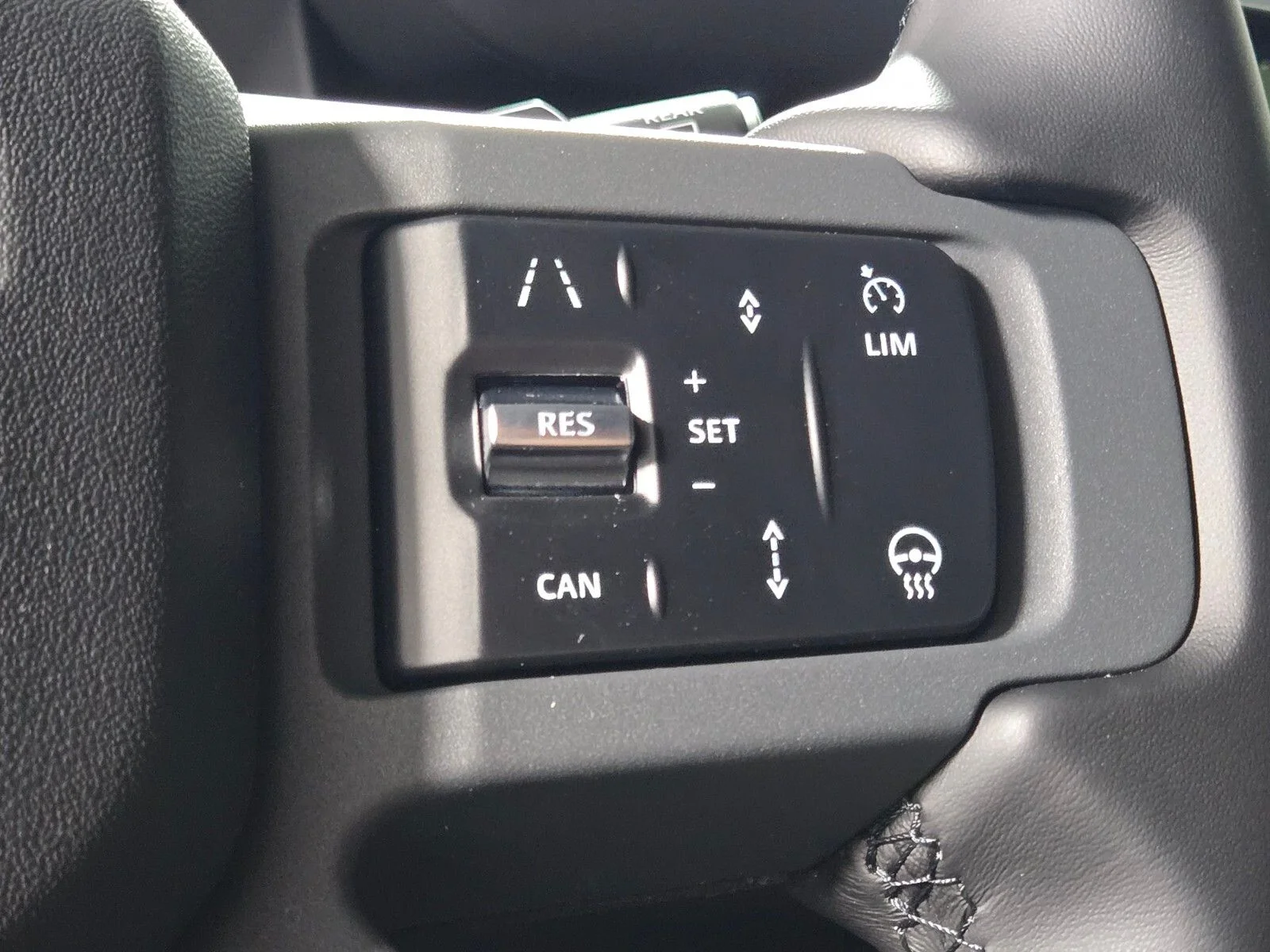 New 2026 Woolstone Green Land Rover X-Dynamic SE image 26