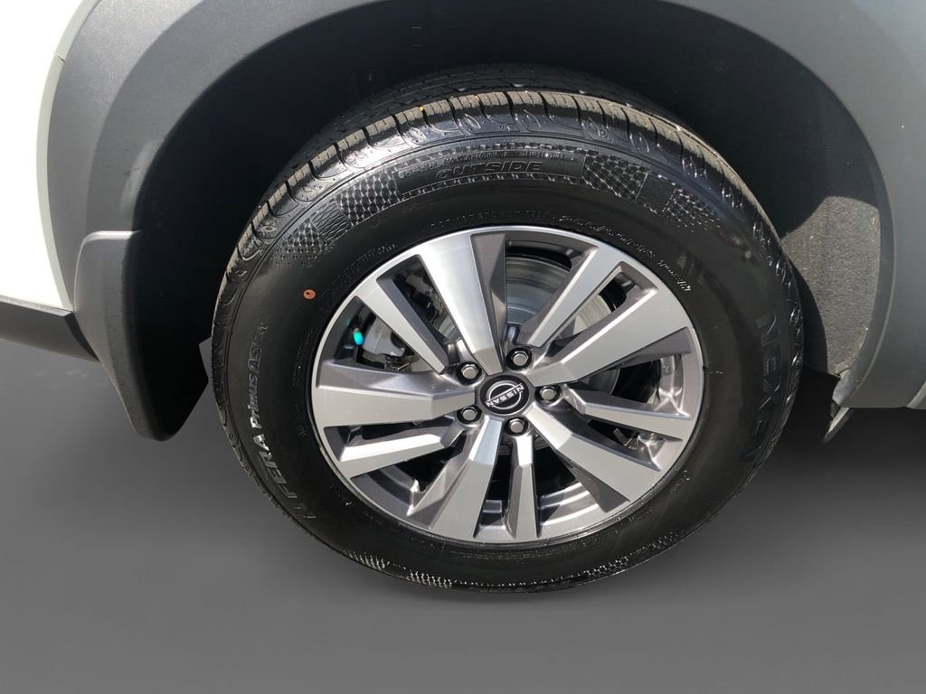 Used 2023 White Nissan SL image 10