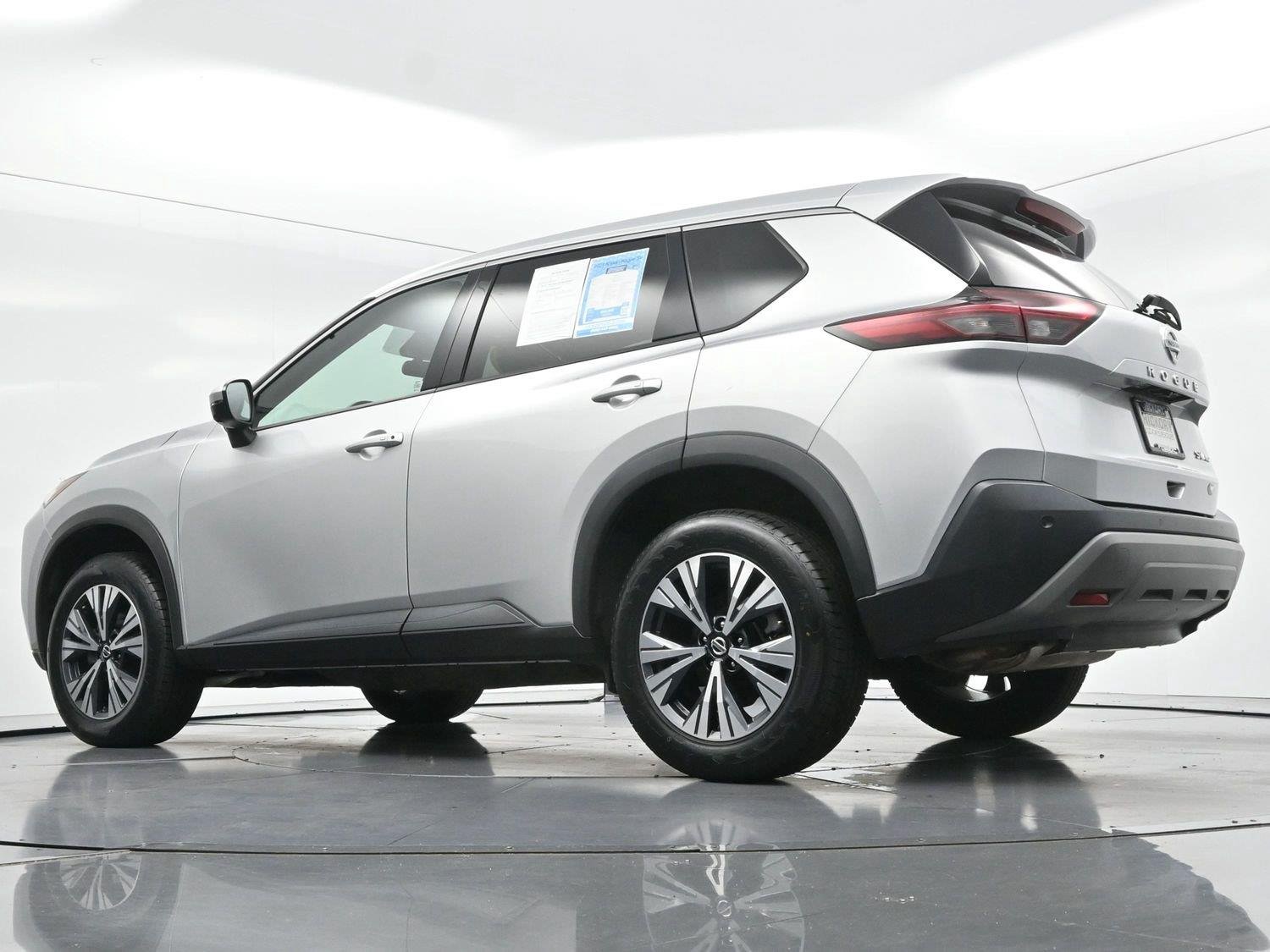 Used 2021 Brilliant Silver Metallic Nissan SV image 46