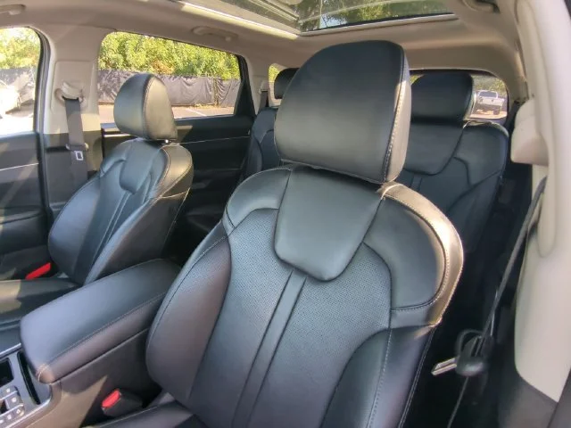 Used 2025 Everlasting Silver Kia S image 13