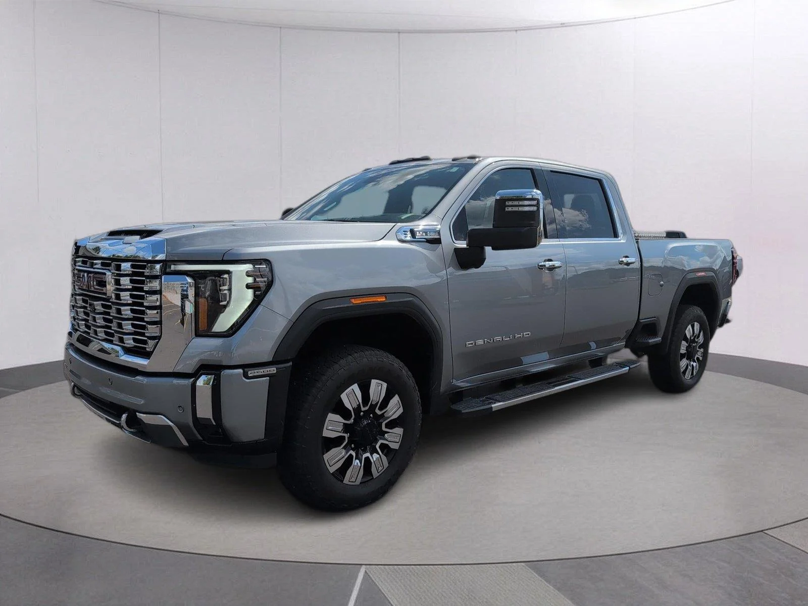Used 2025 Sterling Metallic GMC Denali image 1