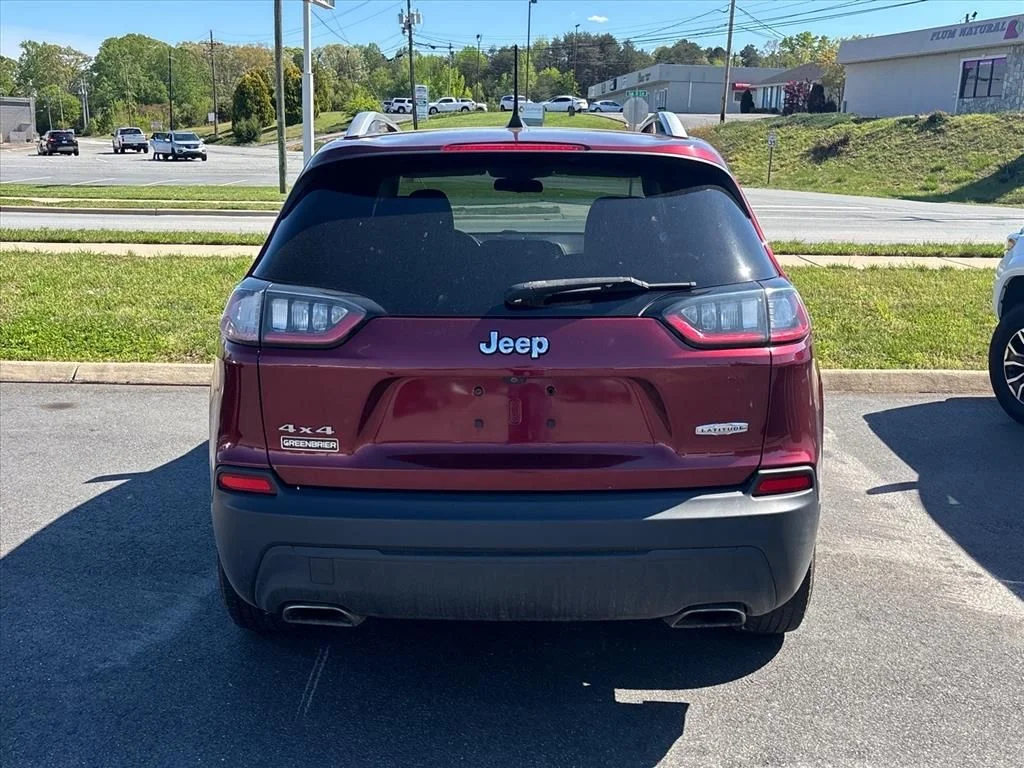 Used 2019 Red Jeep Latitude Plus image 10