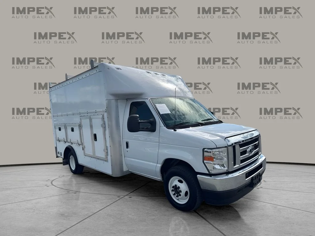 Used 2024 White Ford Base image 7