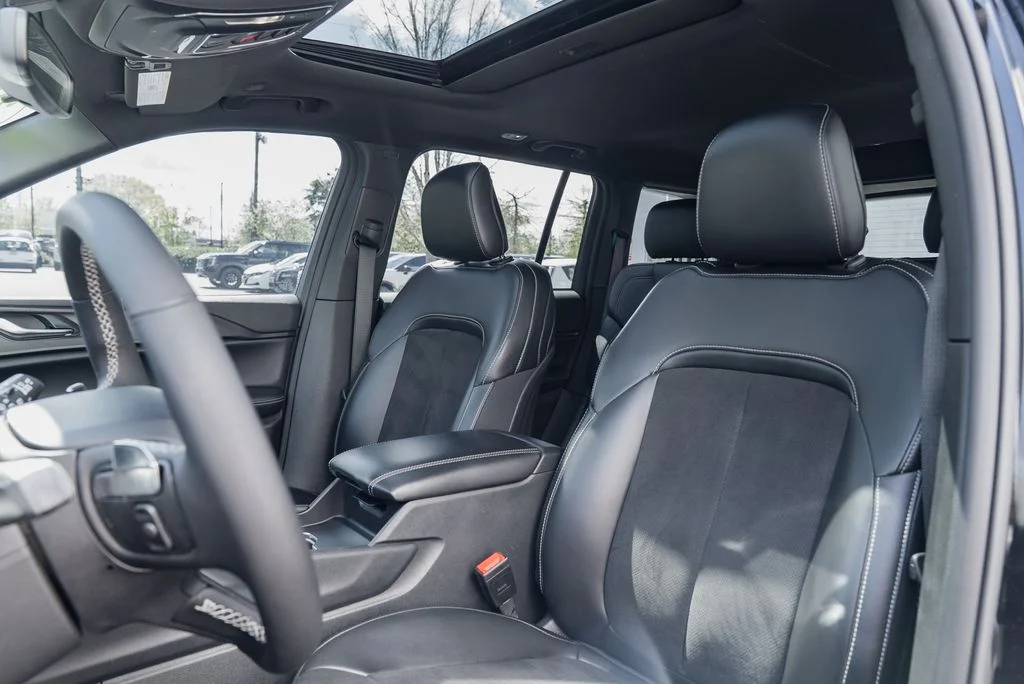 Used 2024 Black Jeep Altitude X image 21