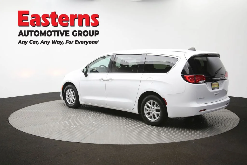 Used 2022 White Chrysler LX image 62