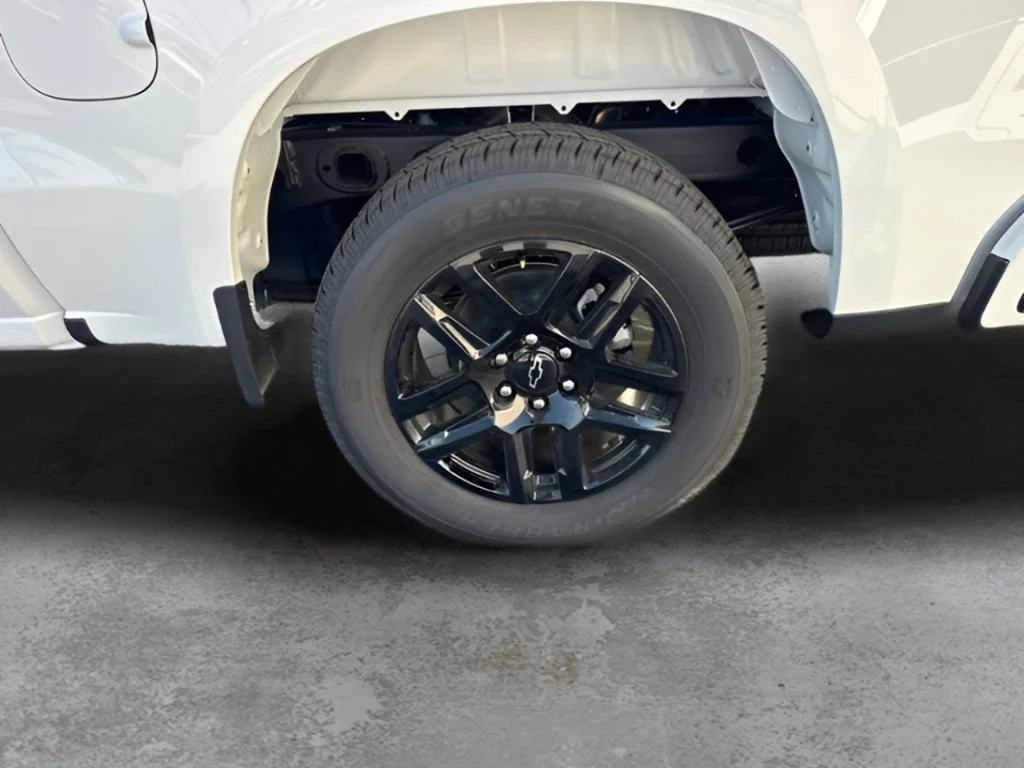 New 2026 Summit White Chevrolet RST image 26