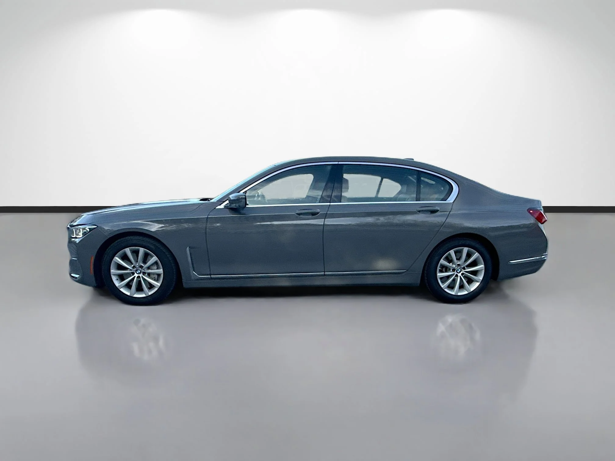Used 2021 Bernina Grey Amber Effect BMW 750i xDrive image 6