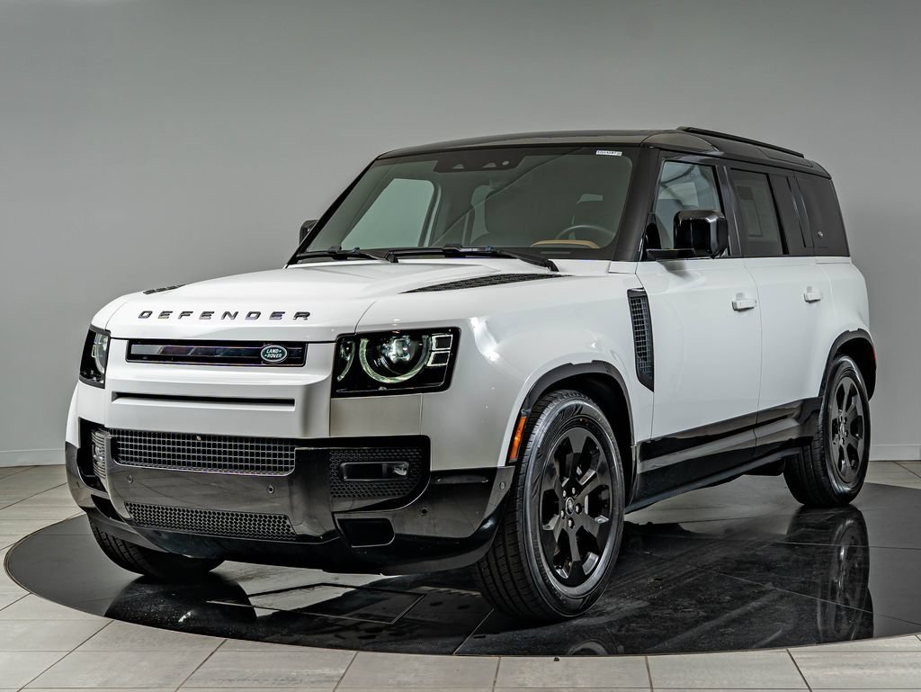 Used 2024 White Land Rover X-Dynamic SE image 1