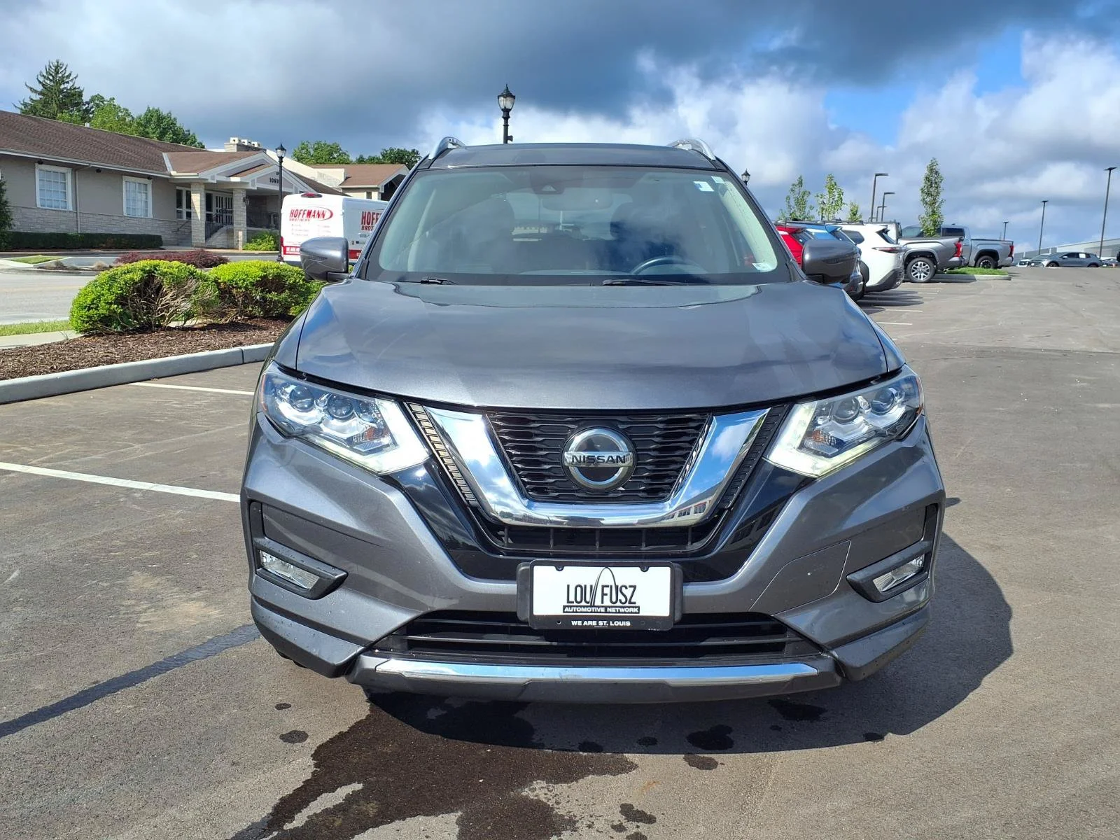 Used 2019 Gun Metallic Nissan SL image 30