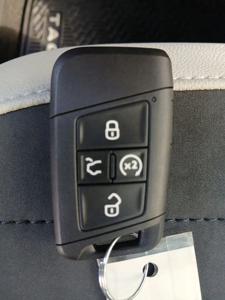 New 2026 Silver Volkswagen 1.5T SE image 28