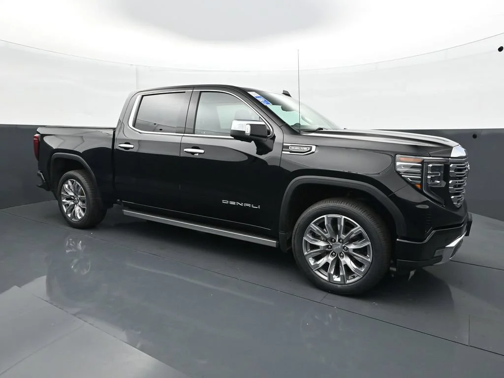 Used 2024 Onyx Black GMC Denali image 9