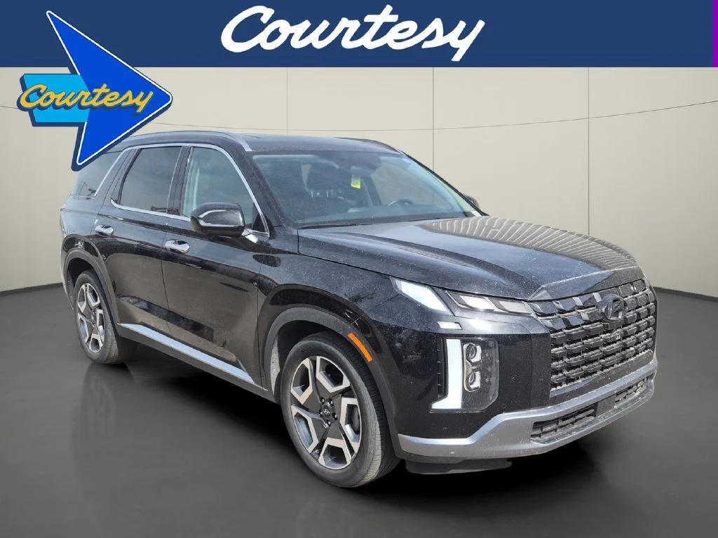 Used 2025 Black Hyundai Limited image 1
